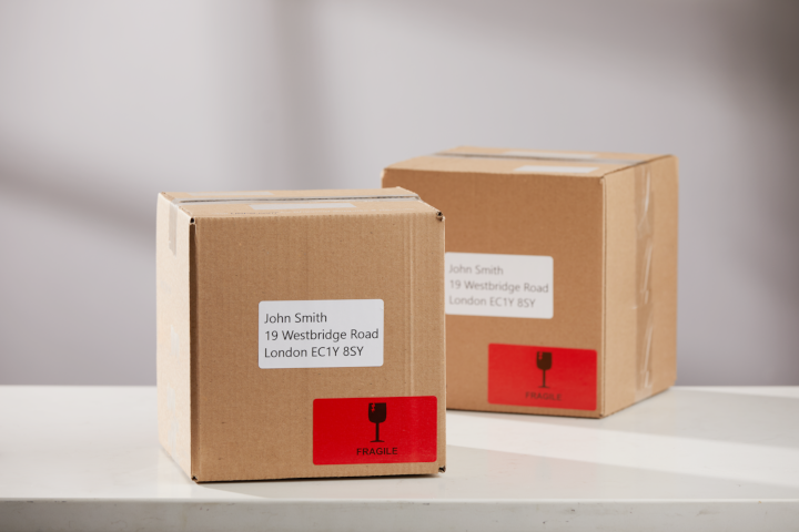 Dymo 2133399 Naambadge rood 54x101mm ook geschikt voor waarschuwingslabels Dymo 2133399 Naambadge rood 54x101mm ook geschikt voor waarschuwingslabels